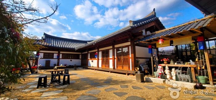 Seoro[韓國觀光品質認證/Korea Quality] 서로 [한국관광 품질인증/Korea Quality]