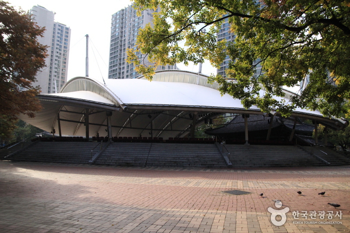 首爾傳統民俗露天劇場(서울놀이마당)