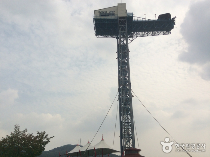 栗洞公園高空彈跳(율동공원번지점프)