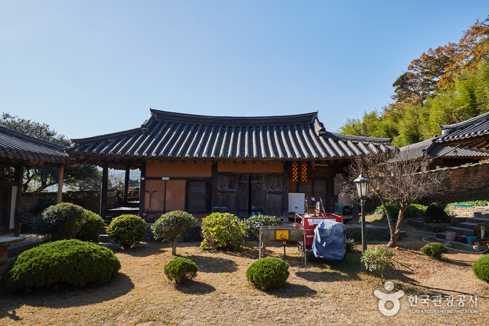 固城崔必侃古宅[韓國觀光品質認證/Korea Quality]고성 최필간고택[한국관광 품질인증/Korea Quality]