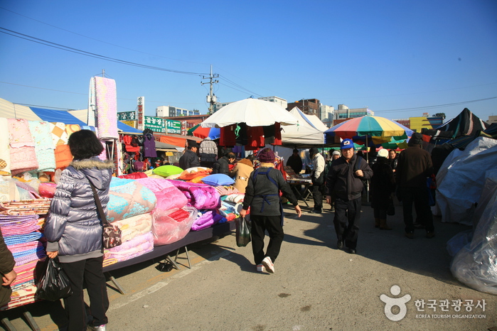 牡丹民俗市場(逢4、9日)(모란장 / 모란민속시장 (4, 9일))