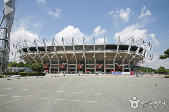 文殊足球場(문수축구경기장)