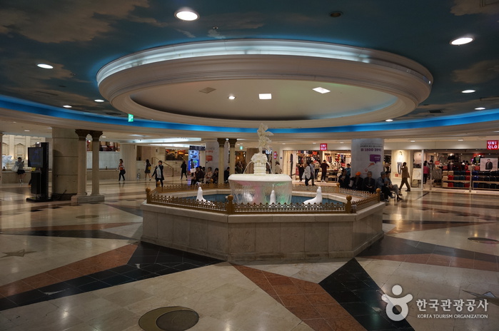 Seomyeon Underground Shopping Center (서면지하도상가)