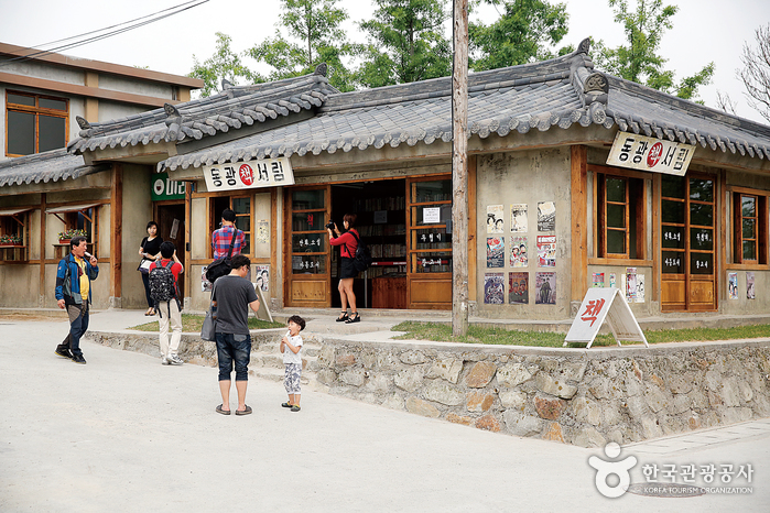 Jangsaengpo Whale Culture Village (장생포 고래문화마을)