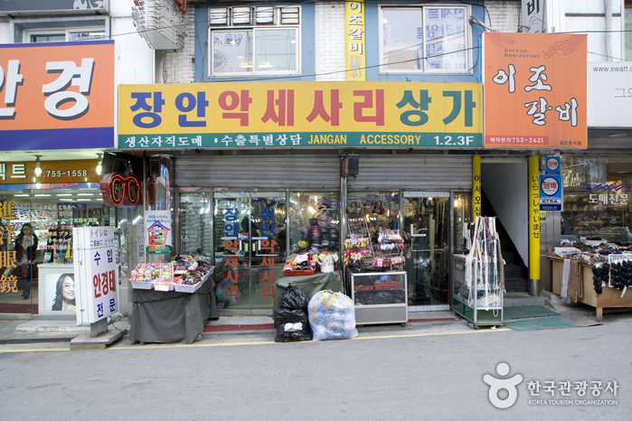 Jangan Accessory Shopping Center (장안 액세서리상가)