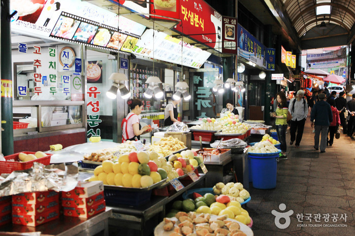 Sinpo International Market (신포국제시장)