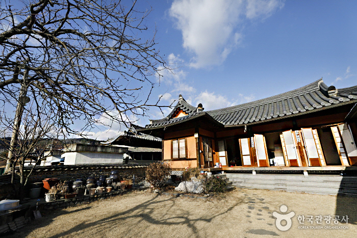 Hadongdaek House [Korea Quality] / 하동댁 [한국관광 품질인증]