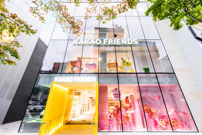 Kakao Friends Busan Flagship Store (카카오프렌즈 부산 플래그십 스토어)