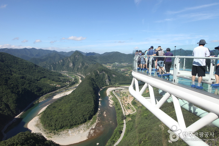 Byeongbangchi Skywalk (병방치 스카이워크) Byeongbangchi Skywalk (병방치 스카이워크)