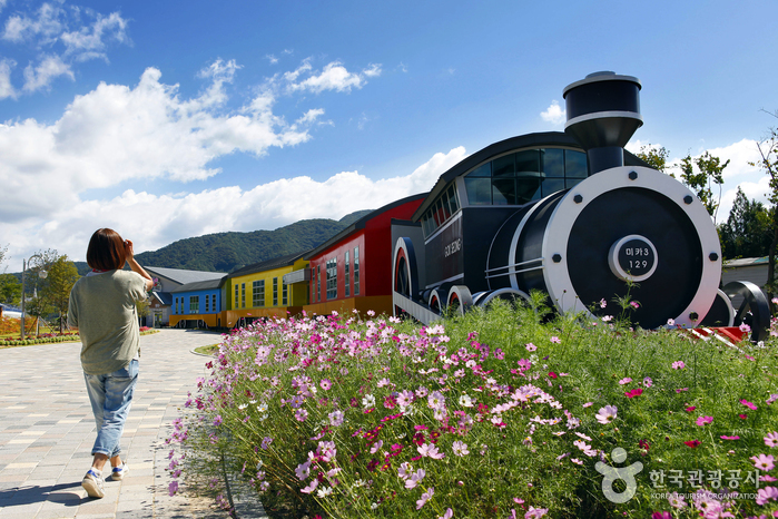 Eisenbahndorf Seomjingang (섬진강기차마을)