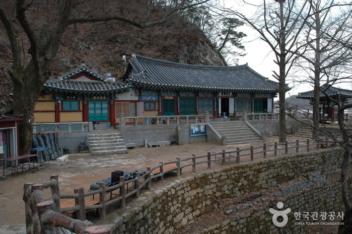 Буддийский храм Коранса (Источник Коран яксу) 고란사(고란약수)