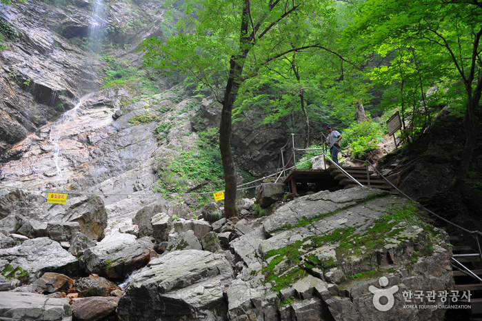 Водопад Кугок (구곡폭포)