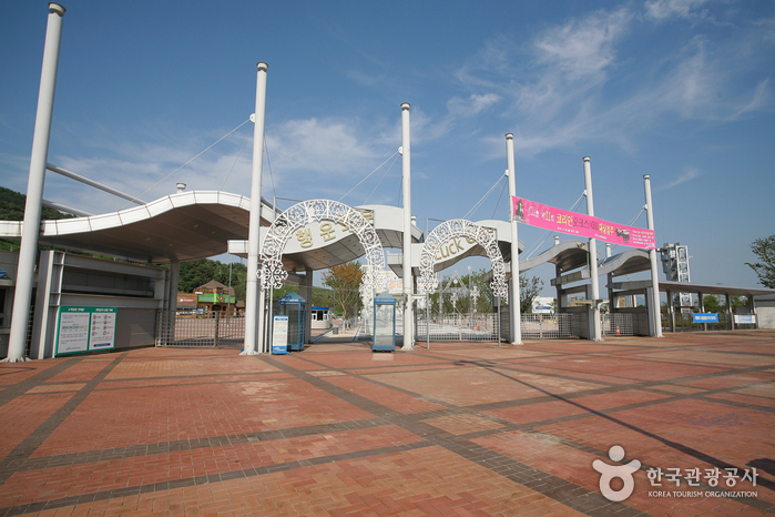 Ипподром «Let's Run Park Пусан Кённам» (렛츠런파크부산경남 (부산경남경마공원))