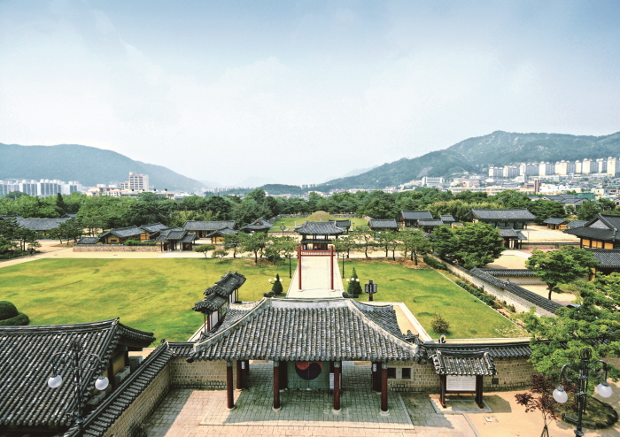 Гробница короля Суро (수로왕릉)