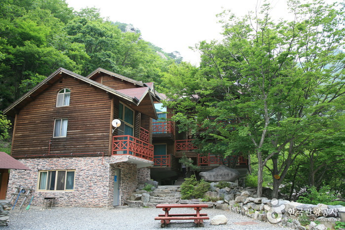 Bosque Recreativo Nacional de las Cascadas del Monte Sinbulsan (국립 신불산폭포자연휴양림)