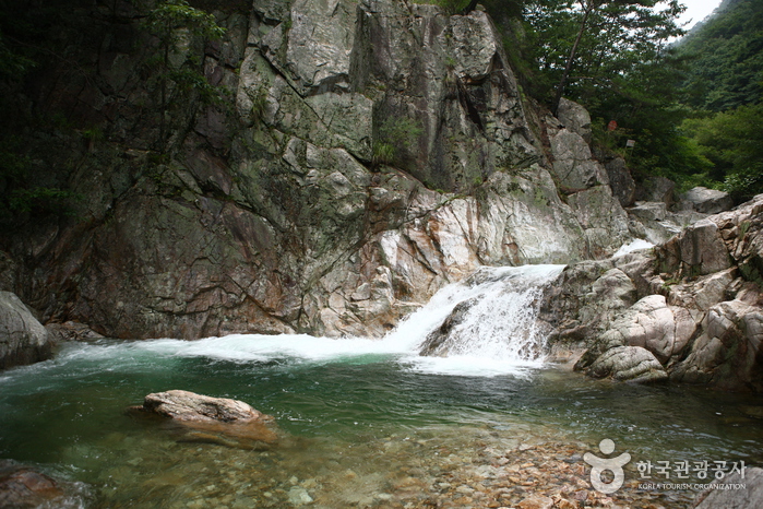 Cascadas Jungwon (중원폭포)