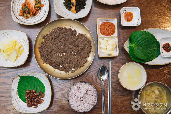 Yukjeon Hoekwan (역전회관) Yukjeon Hoekwan (역전회관)